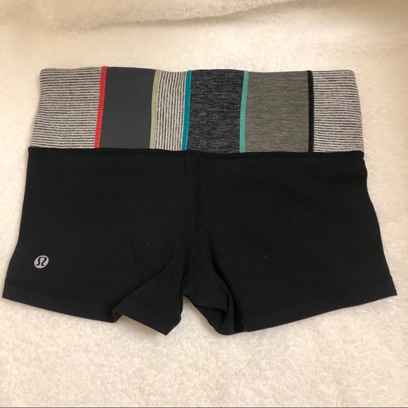 Lululemon size 4 short - Picture 2 of 2